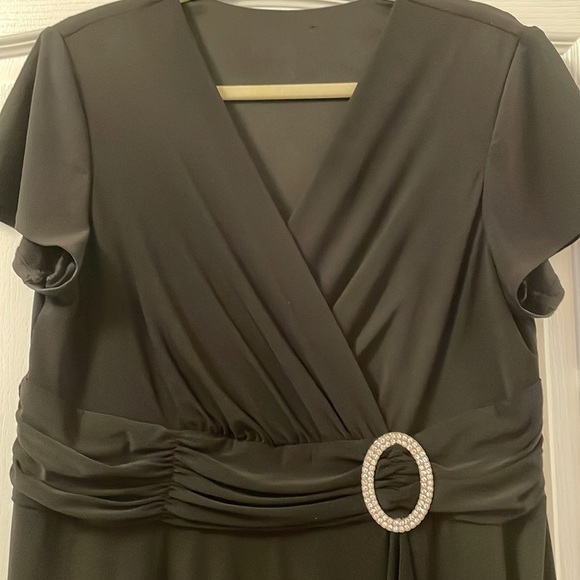 Jersey v-neck cap sleeve dress with ruched waist, a-line skirt - Picture 2 of 6